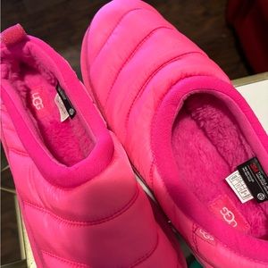 Brand new UGG slides, hot pink